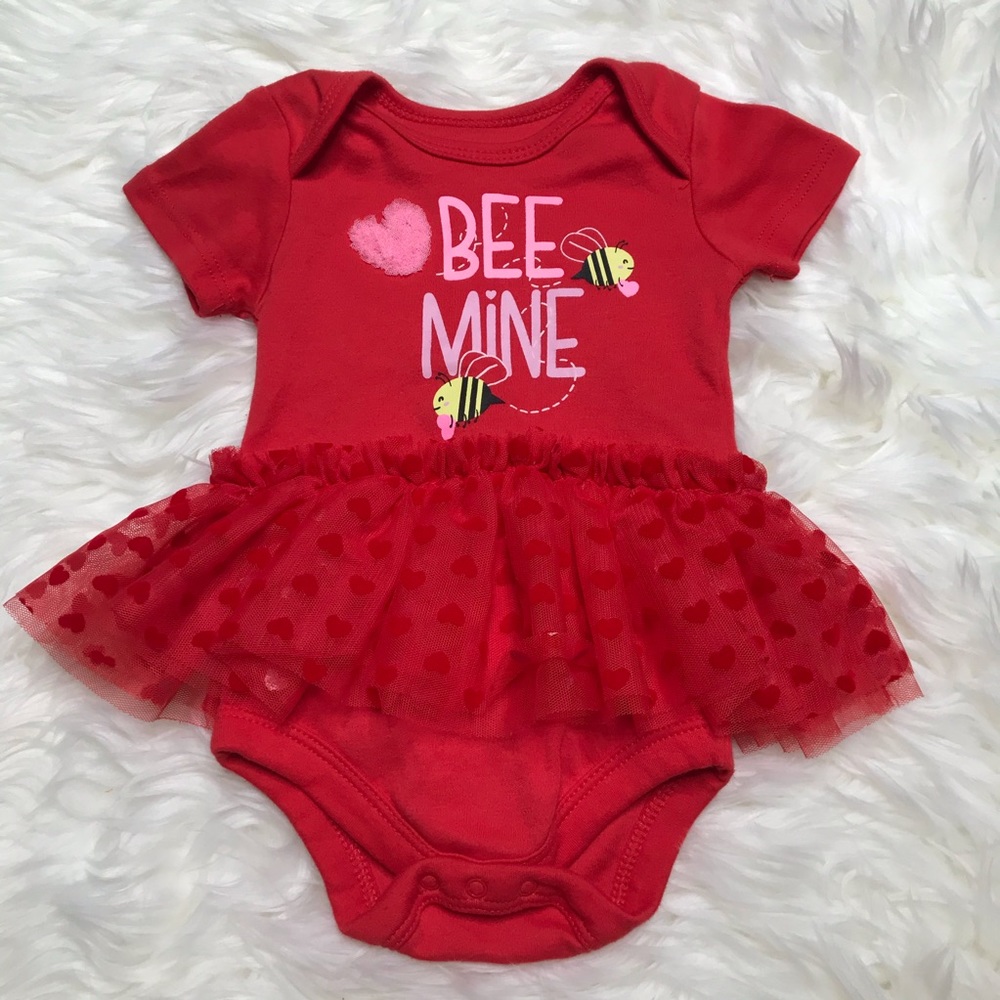 Adorable Valentines Day onesie size 3-6 months